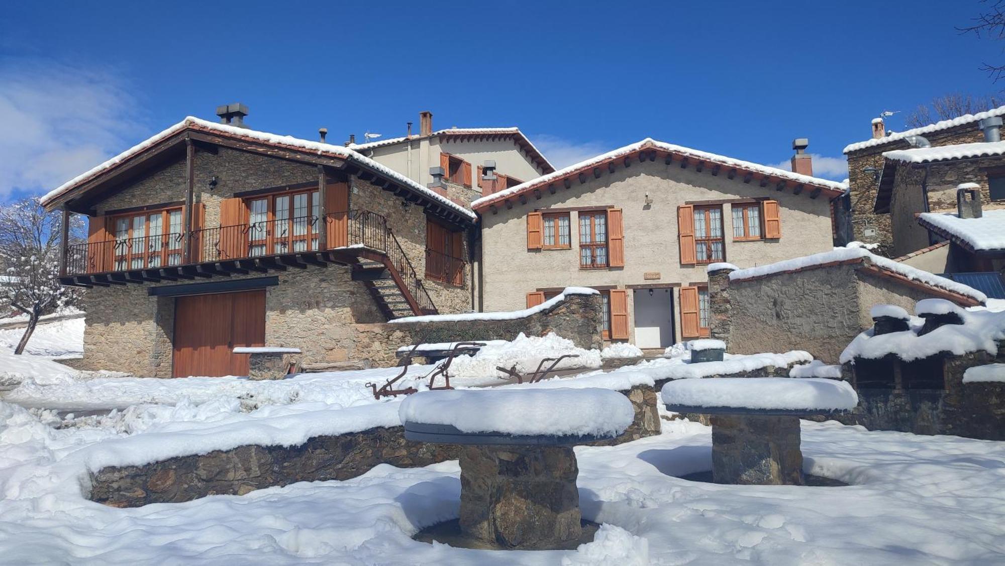 Can Tubau - Casa Rural - Apartaments Campelles エクステリア 写真